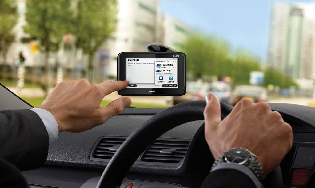 L'information en temps réel pour la sécurité du conducteur, avec une voiture équipée d'un GPS