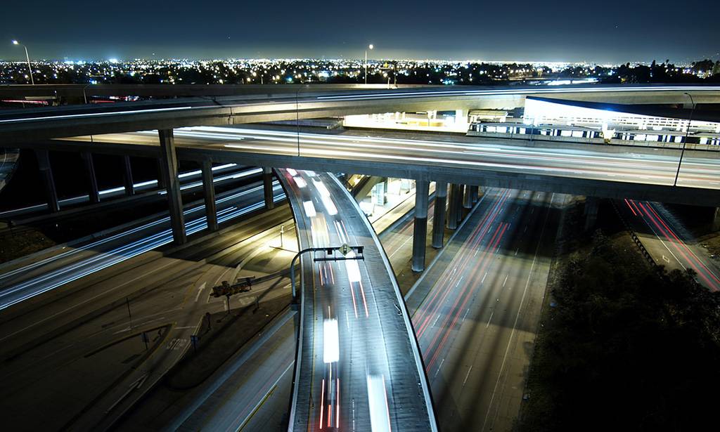 Un GPS vous aide à éviter les embouteillages sur la route à Toulouse